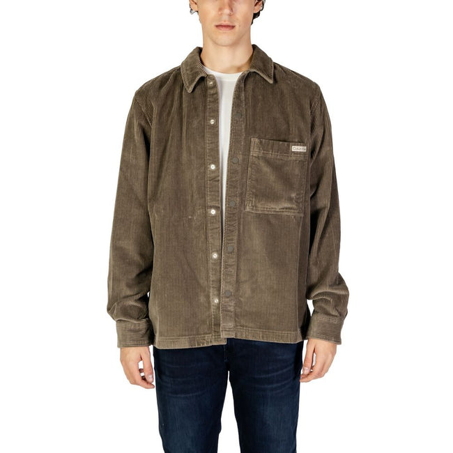 Beige Cotton ShirtThe Calvin Klein Jeans CORDUROY J30J326678 men’s shirt is a versatile and trendy piece, perfect for those seeking a casual yet refined look. Made from 100% cotton, this long-sleeved shirt features a corduroy structure that adds a distinc