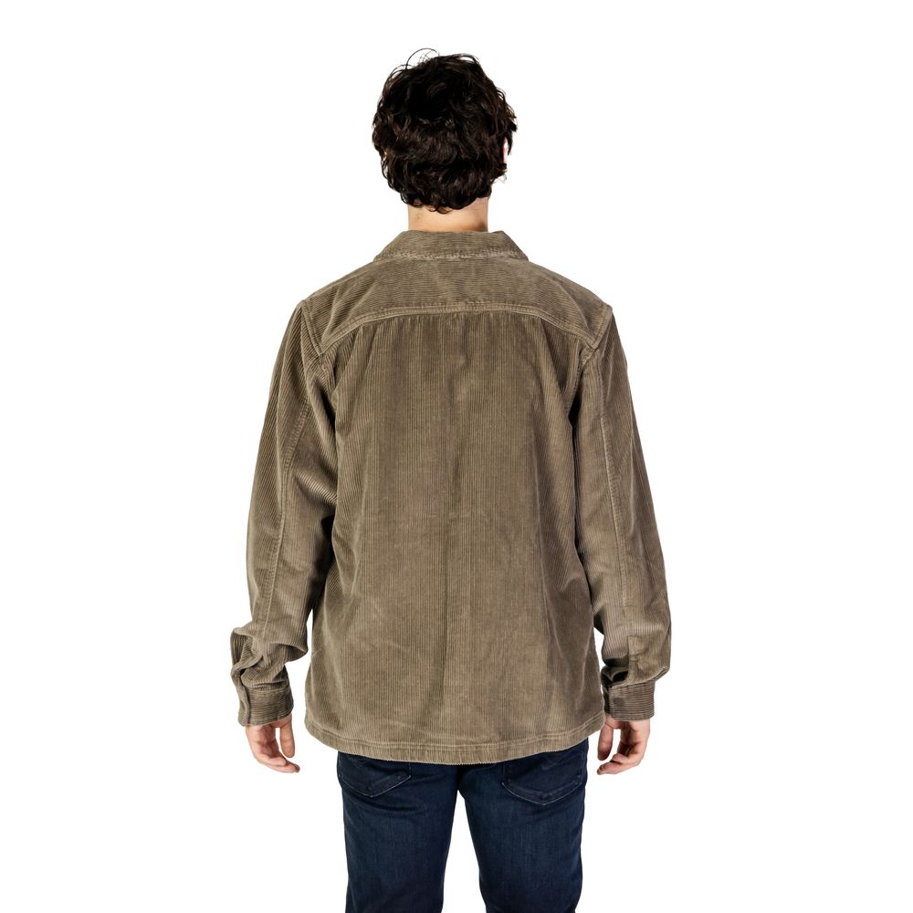 Beige Cotton ShirtThe Calvin Klein Jeans CORDUROY J30J326678 men’s shirt is a versatile and trendy piece, perfect for those seeking a casual yet refined look. Made from 100% cotton, this long-sleeved shirt features a corduroy structure that adds a distinc