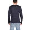 Blue Recycled Wool SportswearThe Calvin Klein MERINO RWS CREW NECK K10K109474 sweater is a must-have for the modern man’s wardrobe. Made from 100% RWS-certified recycled wool, this knitwear offers comfort, softness, and a focus on sustainability. The clas
