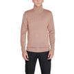 Beige Wool TurtleneckDiscover the Calvin Klein men’s turtleneck sweater, an essential piece for your winter wardrobe. Made from 100% RWS Merino wool, this sweater provides exceptional comfort and a softness that gently envelops the skin. Its elegant and r