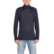 Blue Wool TurtleneckDiscover the Calvin Klein men’s turtleneck sweater, an essential piece for your winter wardrobe. Made from 100% RWS Merino wool, this sweater provides exceptional comfort and a softness that gently envelops the skin. Its elegant and re