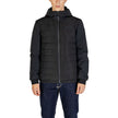 Black Recycled Polyester Jackets & CoatDiscover the Calvin Klein TECHNICAL MIX MEDIA K10K113467 men’s jacket, made from 100% recycled polyester, a sustainable choice for your wardrobe. This model combines a modern and functional design, perfect for those