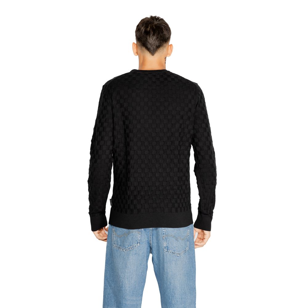Black Organic Cotton SportswearThe Calvin Klein BASKET WEAVE COTTON men’s sweater, model K10K113747, perfectly combines contemporary style and a focus on sustainability. Crafted from a premium blend of 85% organic cotton and 15% recycled wool, this sweate