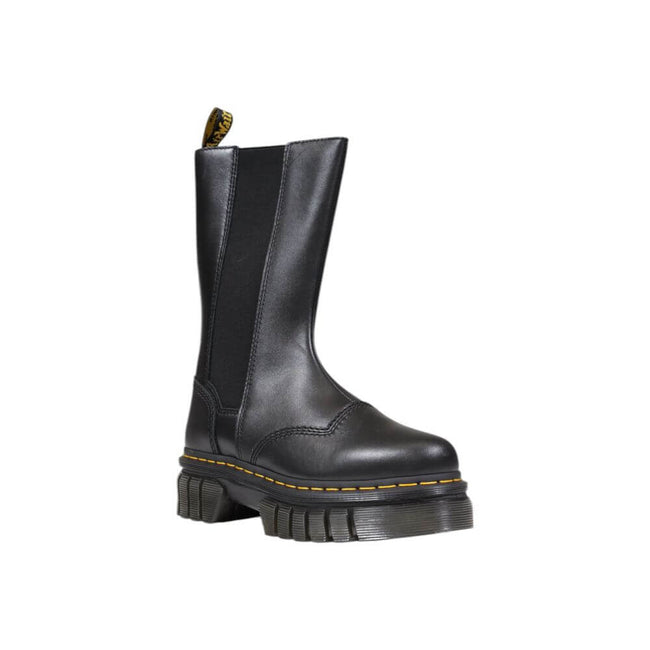 Black Leather BootThe Dr. Martens Audrick Chelsea Tall Nappa Lux 30966001 boots embody the essence of contemporary urban style, designed for women seeking both character and comfort in a single model. Made from 100% premium leather, these tall boots featu
