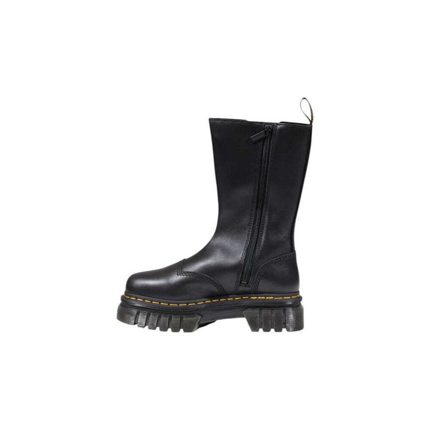 Black Leather BootThe Dr. Martens Audrick Chelsea Tall Nappa Lux 30966001 boots embody the essence of contemporary urban style, designed for women seeking both character and comfort in a single model. Made from 100% premium leather, these tall boots featu