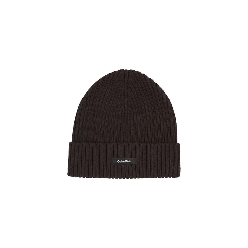 Black Organic Cotton Cap (Baseball Hat)Discover the Calvin Klein CLASSIC COTTON RIB BEANIE for men, an essential accessory for your winter wardrobe. Made from a blend of 50% organic cotton, 45% cotton, and 5% cashmere, this beanie offers the perfect combi