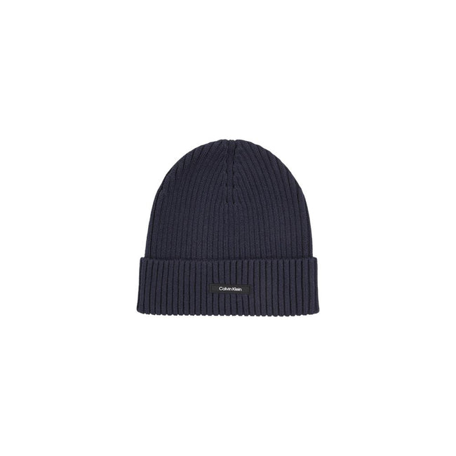 Blue Organic Cotton Cap (Baseball Hat)Discover the Calvin Klein CLASSIC COTTON RIB BEANIE for men, an essential accessory for your winter wardrobe. Made from a blend of 50% organic cotton, 45% cotton, and 5% cashmere, this beanie offers the perfect combin