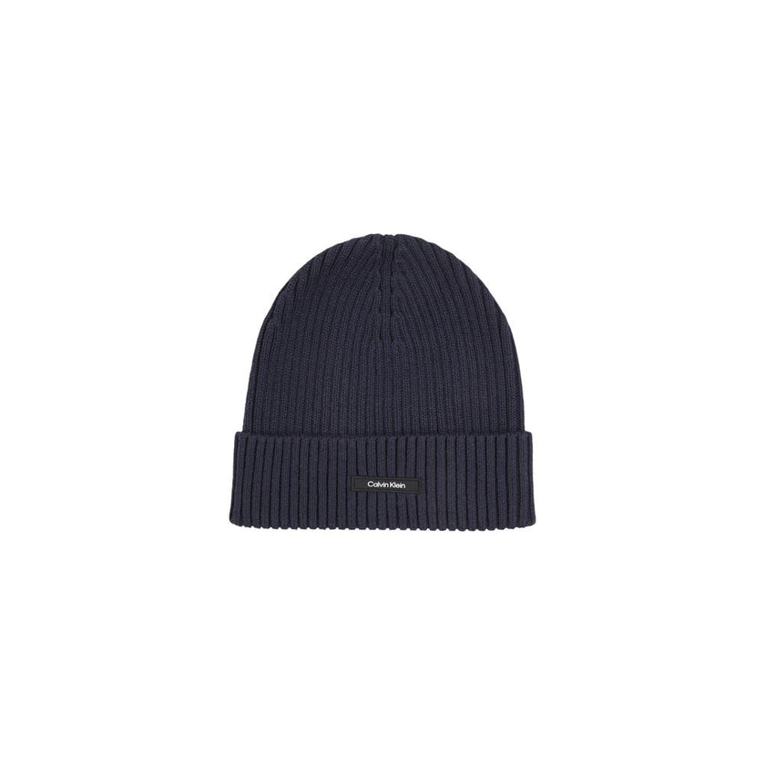 Blue Organic Cotton Cap (Baseball Hat)Discover the Calvin Klein CLASSIC COTTON RIB BEANIE for men, an essential accessory for your winter wardrobe. Made from a blend of 50% organic cotton, 45% cotton, and 5% cashmere, this beanie offers the perfect combin