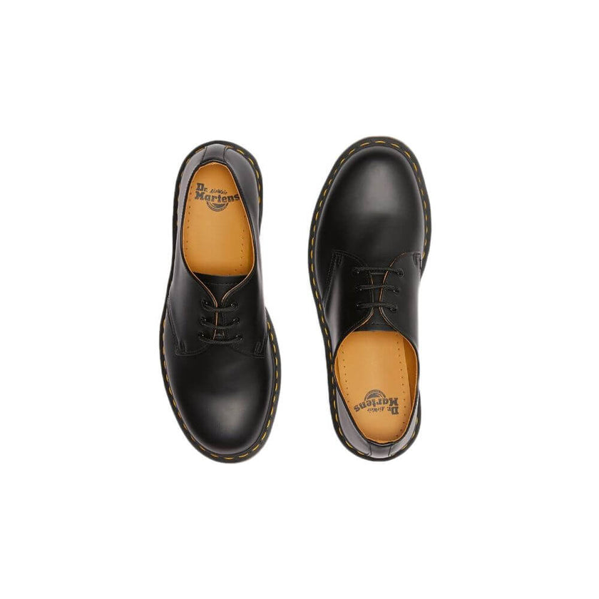 Black Leather Platform PumpsThe Dr. Martens CLASSIC SMOOTH 1461 11838002 low shoes for women are a symbol of style and comfort. Made from high-quality leather, these shoes offer exceptional durability and a perfect fit. The classic and timeless design mak