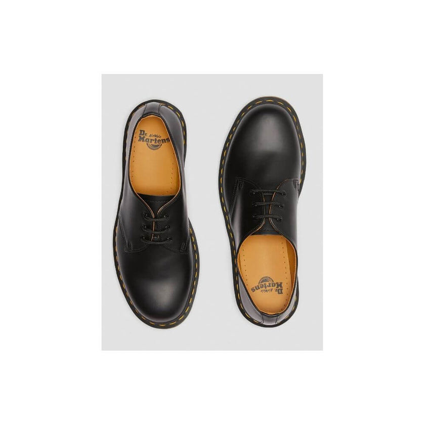 Black Leather Platform PumpsThe Dr. Martens CLASSIC SMOOTH 1461 11838002 low shoes for women are a symbol of style and comfort. Made from high-quality leather, these shoes offer exceptional durability and a perfect fit. The classic and timeless design mak