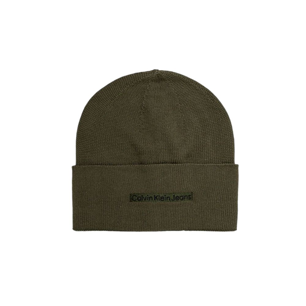 Green Cotton Cap (Baseball Hat)The Calvin Klein Jeans INST EMBRO BEANIE is the perfect accessory to complete your winter look. Made from a blend of 50% cotton and 50% acrylic, this beanie provides a soft and comfortable feel, keeping your head warm during
