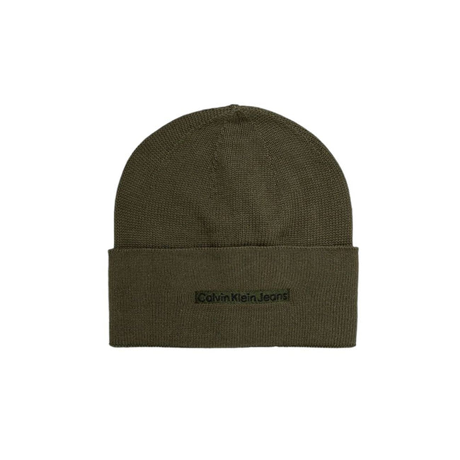 Green Cotton Cap (Baseball Hat)The Calvin Klein Jeans INST EMBRO BEANIE is the perfect accessory to complete your winter look. Made from a blend of 50% cotton and 50% acrylic, this beanie provides a soft and comfortable feel, keeping your head warm during