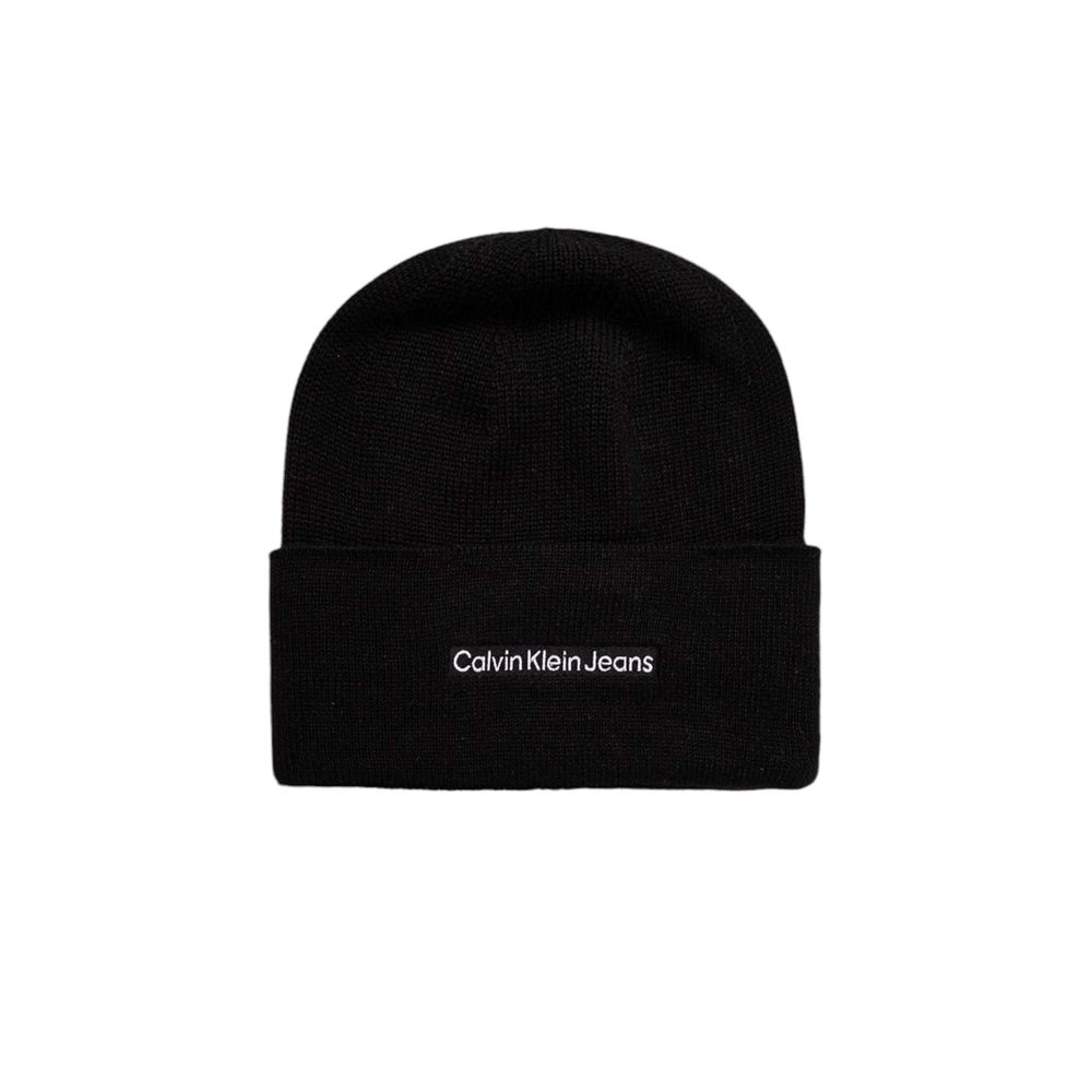 Black Cotton Cap (Baseball Hat)The Calvin Klein Jeans INST EMBRO BEANIE is the perfect accessory to complete your winter look. Made from a blend of 50% cotton and 50% acrylic, this beanie provides a soft and comfortable feel, keeping your head warm during