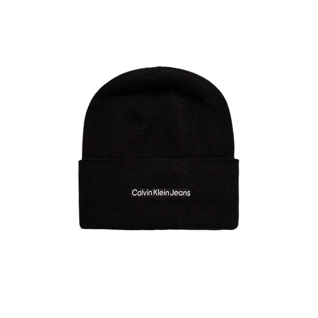 Black Cotton Cap (Baseball Hat)The Calvin Klein Jeans INST EMBRO BEANIE is the perfect accessory to complete your winter look. Made from a blend of 50% cotton and 50% acrylic, this beanie provides a soft and comfortable feel, keeping your head warm during