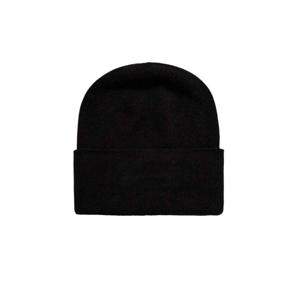 Black Cotton Cap (Baseball Hat)The Calvin Klein Jeans INST EMBRO BEANIE is the perfect accessory to complete your winter look. Made from a blend of 50% cotton and 50% acrylic, this beanie provides a soft and comfortable feel, keeping your head warm during