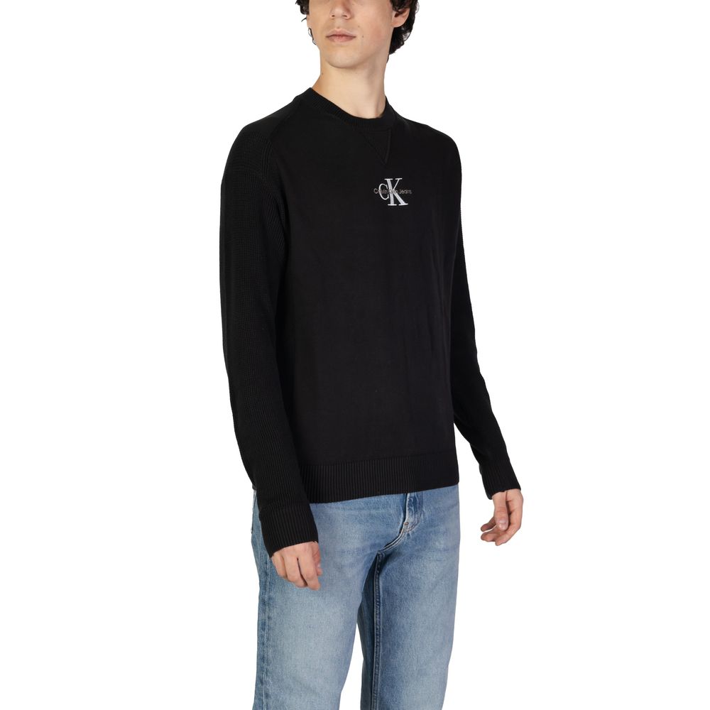 Black Cotton SweaterThe Calvin Klein Jeans MONOLOGO J30J325671 men’s sweater offers a contemporary and refined style, perfect for any casual or informal occasion. Made from 100% transitional in-conversion cotton, this garment ensures comfort, breathabilit