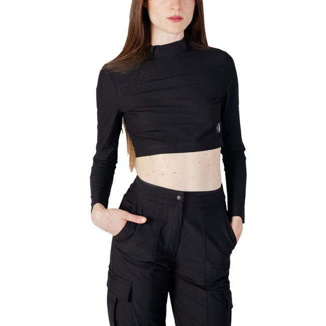 Black Recycled Polyester TopDiscover the Calvin Klein Jeans TECHNICAL KNIT MOCK J20J221312 women’s t-shirt and tank top, a garment made from 100% POLYESTER PES that combines style and functionality. This top features a modern design with a high collar and