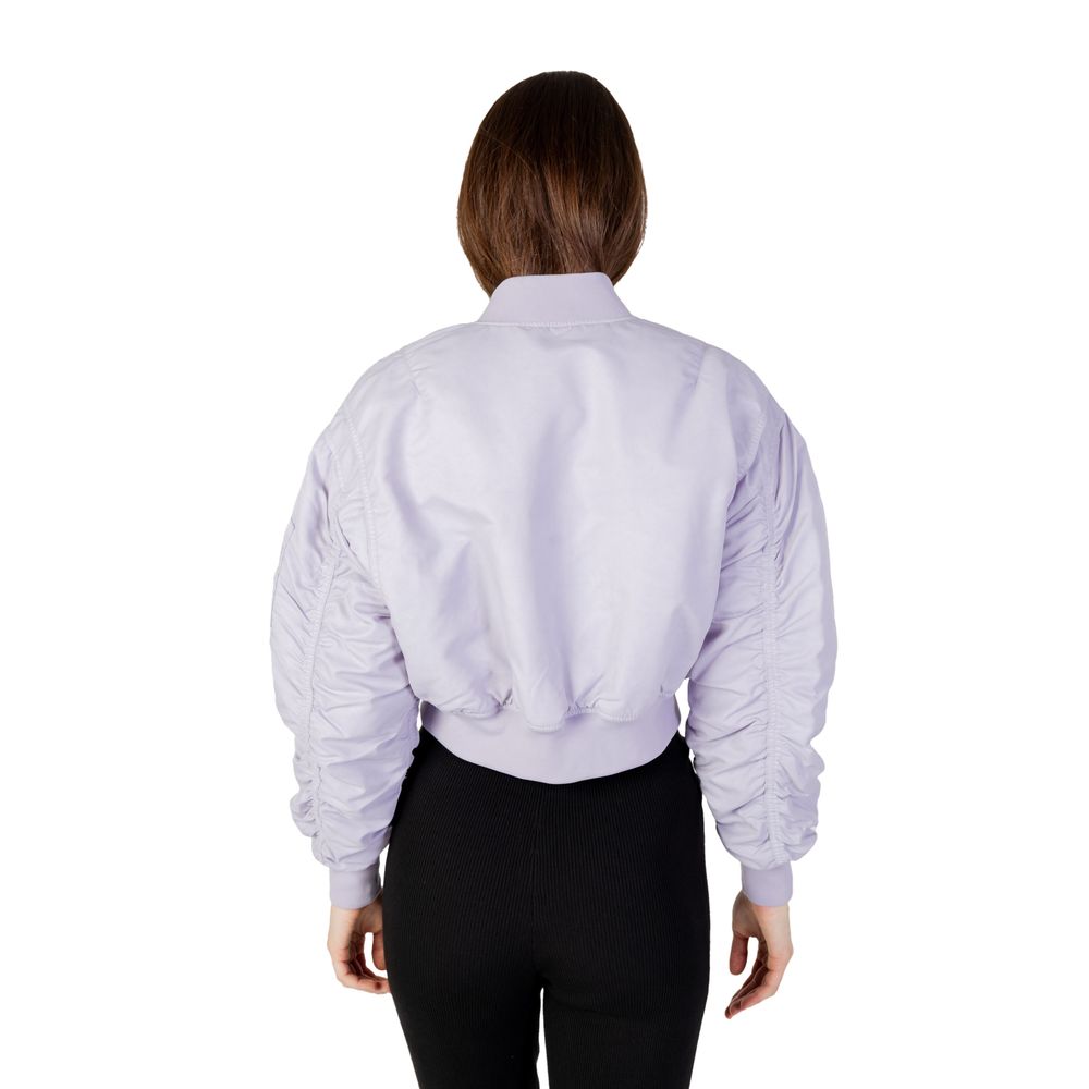 Purple Polyamide Jackets & CoatThe Calvin Klein Jeans LW BOMBER J20J221378 women’s bomber jacket is an iconic piece that combines contemporary style with practicality. Made from 100% polyamide, this jacket features a cropped cut and a slightly oversized f