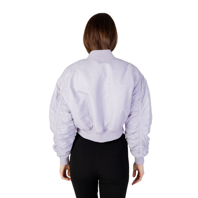 Purple Polyamide Jackets & CoatThe Calvin Klein Jeans LW BOMBER J20J221378 women’s bomber jacket is an iconic piece that combines contemporary style with practicality. Made from 100% polyamide, this jacket features a cropped cut and a slightly oversized f