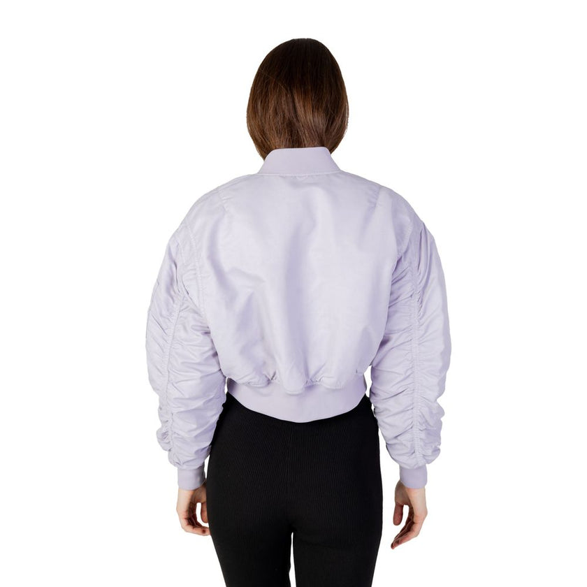 Purple Polyamide Jackets & CoatThe Calvin Klein Jeans LW BOMBER J20J221378 women’s bomber jacket is an iconic piece that combines contemporary style with practicality. Made from 100% polyamide, this jacket features a cropped cut and a slightly oversized f