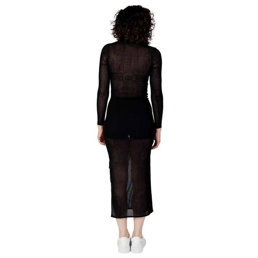 Black Marabou Long DressThe Calvin Klein Jeans SHEER TIGHT SWEATER J20J222275 long dress embodies the perfect blend of contemporary style and minimalist sophistication. Crafted from a blend of 63% acrylic and 37% polyamide, this dress stands out for its l