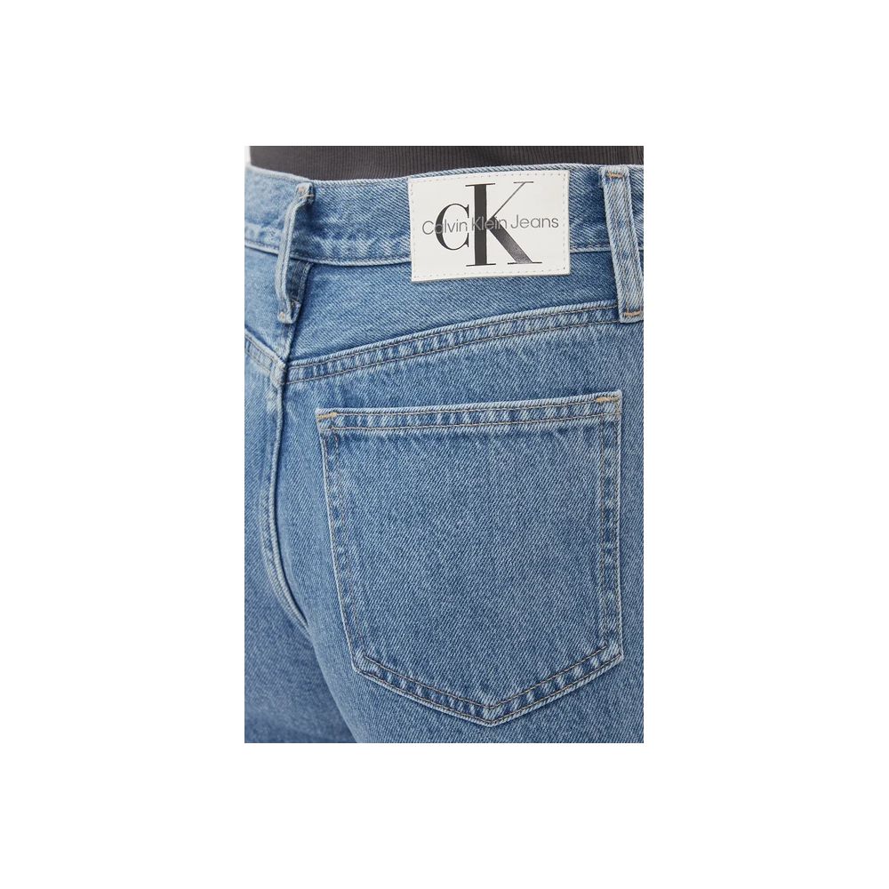 Light Blue Cotton Relaxed Fit JeansThe Calvin Klein Jeans HIGH RISE STRAIGHT J20J222138 women’s wide-leg jeans blend contemporary style with timeless comfort. Featuring a flattering high-rise waist and a straight wide leg, these jeans provide a modern, ve