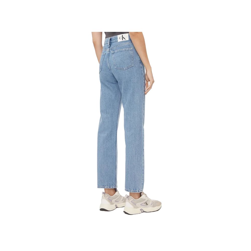 Light Blue Cotton Relaxed Fit JeansThe Calvin Klein Jeans HIGH RISE STRAIGHT J20J222138 women’s wide-leg jeans blend contemporary style with timeless comfort. Featuring a flattering high-rise waist and a straight wide leg, these jeans provide a modern, ve