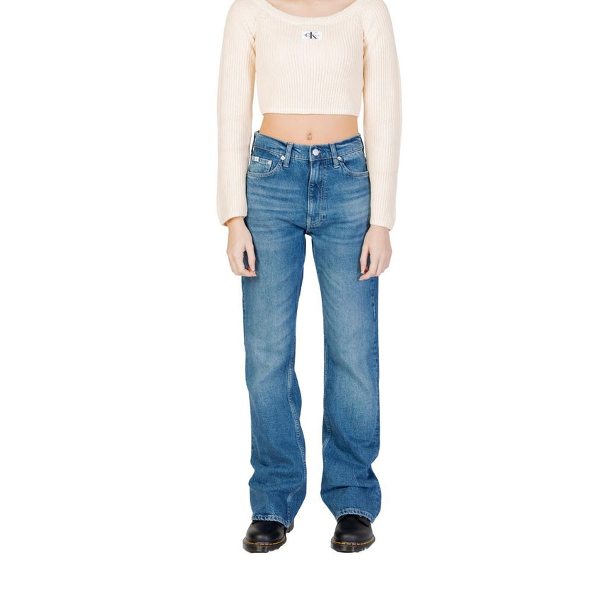 Blue Cotton Mom JeansThe Calvin Klein Jeans AUTHENTIC BOOTCUT J20J222454 jeans offer the perfect blend of contemporary style and comfort. Featuring a mom and regular fit, these jeans have a slightly flared leg that enhances the silhouette while ensuring m