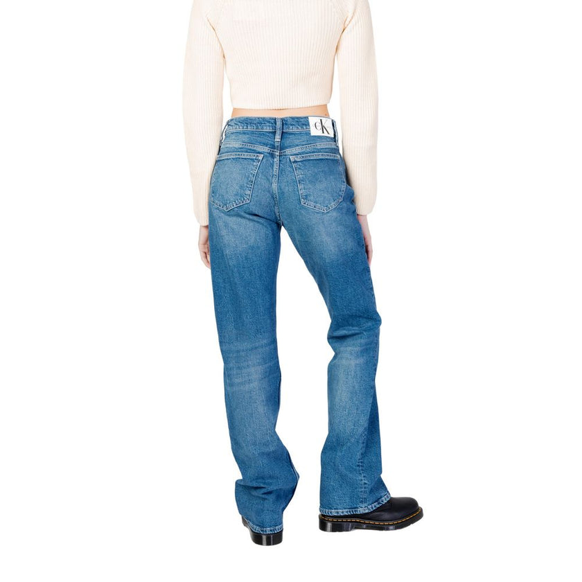 Blue Cotton Mom JeansThe Calvin Klein Jeans AUTHENTIC BOOTCUT J20J222454 jeans offer the perfect blend of contemporary style and comfort. Featuring a mom and regular fit, these jeans have a slightly flared leg that enhances the silhouette while ensuring m