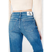 Blue Cotton Mom JeansThe Calvin Klein Jeans AUTHENTIC BOOTCUT J20J222454 jeans offer the perfect blend of contemporary style and comfort. Featuring a mom and regular fit, these jeans have a slightly flared leg that enhances the silhouette while ensuring m