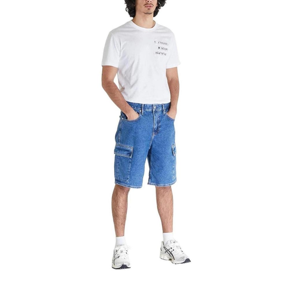 Blue Cotton Bermuda ShortsThe Calvin Klein Jeans men’s bermuda shorts J30J324877 90’S LOOSE are the ideal choice for those seeking a casual and contemporary look. Made from 80% cotton and 20% recycled cotton, they offer both comfort and sustainability. Th