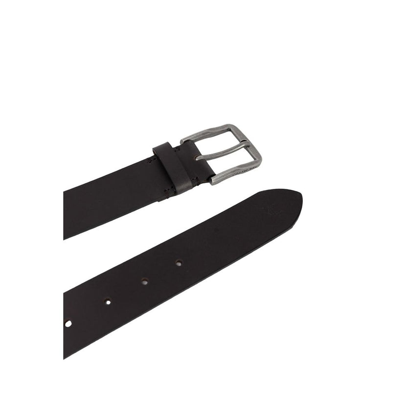 Brown Leather BeltThe Calvin Klein Jeans CLASSIC FLAT R LTHR BELT 35MM for men, model K50K511421, is an essential accessory for the modern wardrobe. Crafted from 100% high-quality leather, this belt features a clean, minimalist design and a rectangular me