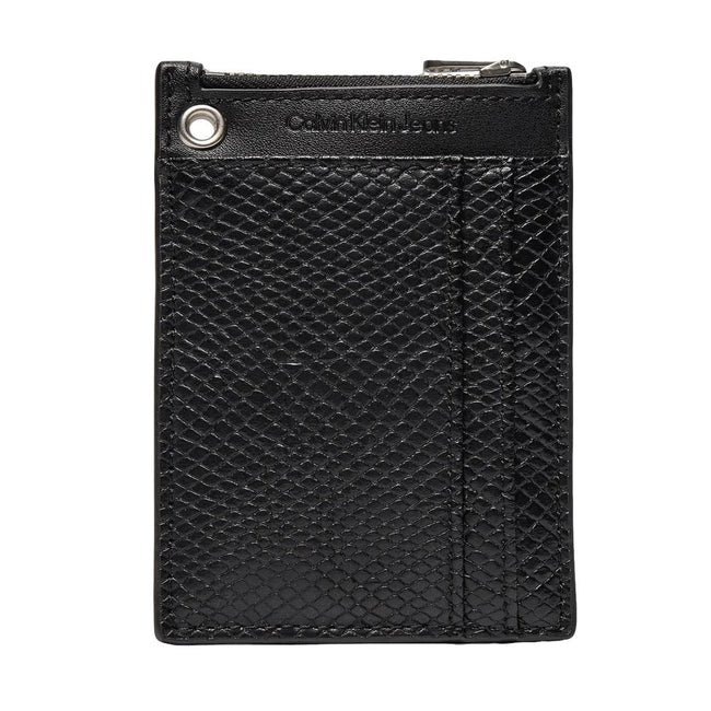 Black Polyethylene CardholderThe Calvin Klein Jeans K60K611562 women’s card holder wallet stands out for its modern, compact design, ideal for those seeking practicality and elegance. Made from high-quality materialsâ72% polyurethane and 28% recycled po