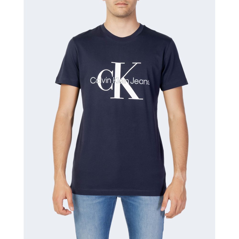 Blue Cotton ClothingDiscover the CORE MONOGRAM SLIM TEE short-sleeve t-shirt by Calvin Klein Jeans, an essential piece for your wardrobe. Made from 100% cotton, this t-shirt offers a soft and comfortable feel against the skin. The slim fit design enhances