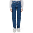 Blue Cotton Slim Fit JeanThe Calvin Klein Jeans AUTHENTIC STRAI J20J221831 women’s slim jeans are a must-have for any modern wardrobe. Made from a blend of 94% cotton and 6% elastane/lycra, these jeans provide a comfortable, close-fitting silhouette that