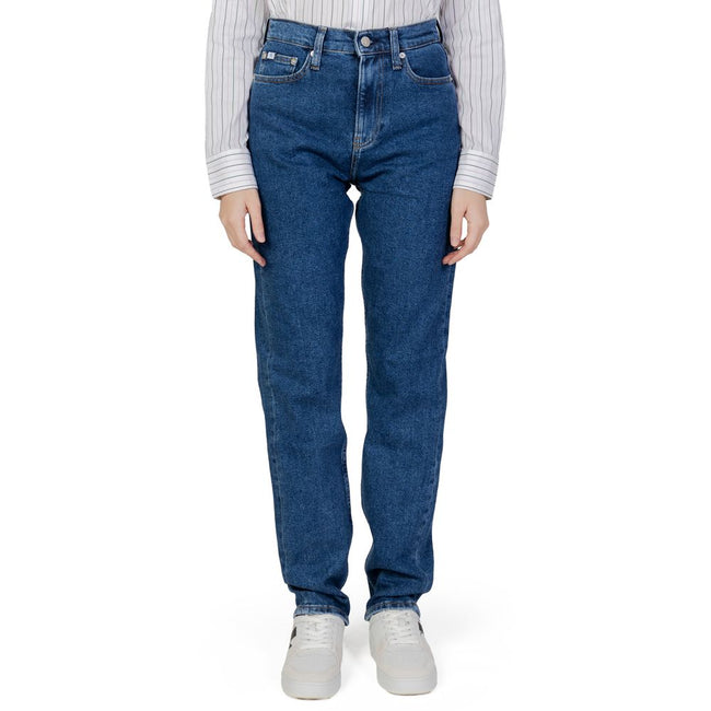 Blue Cotton Slim Fit JeanThe Calvin Klein Jeans AUTHENTIC STRAI J20J221831 women’s slim jeans are a must-have for any modern wardrobe. Made from a blend of 94% cotton and 6% elastane/lycra, these jeans provide a comfortable, close-fitting silhouette that