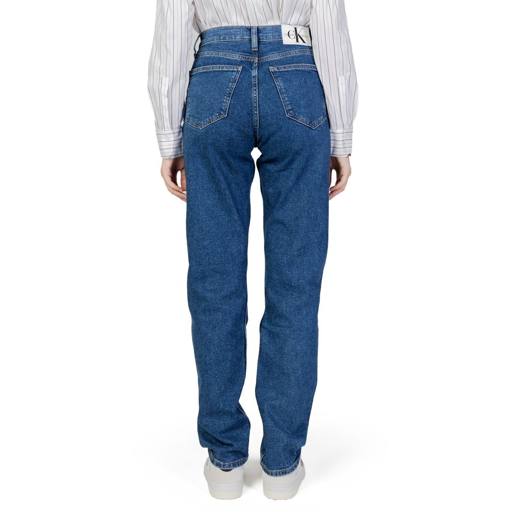 Blue Cotton Slim Fit JeanThe Calvin Klein Jeans AUTHENTIC STRAI J20J221831 women’s slim jeans are a must-have for any modern wardrobe. Made from a blend of 94% cotton and 6% elastane/lycra, these jeans provide a comfortable, close-fitting silhouette that