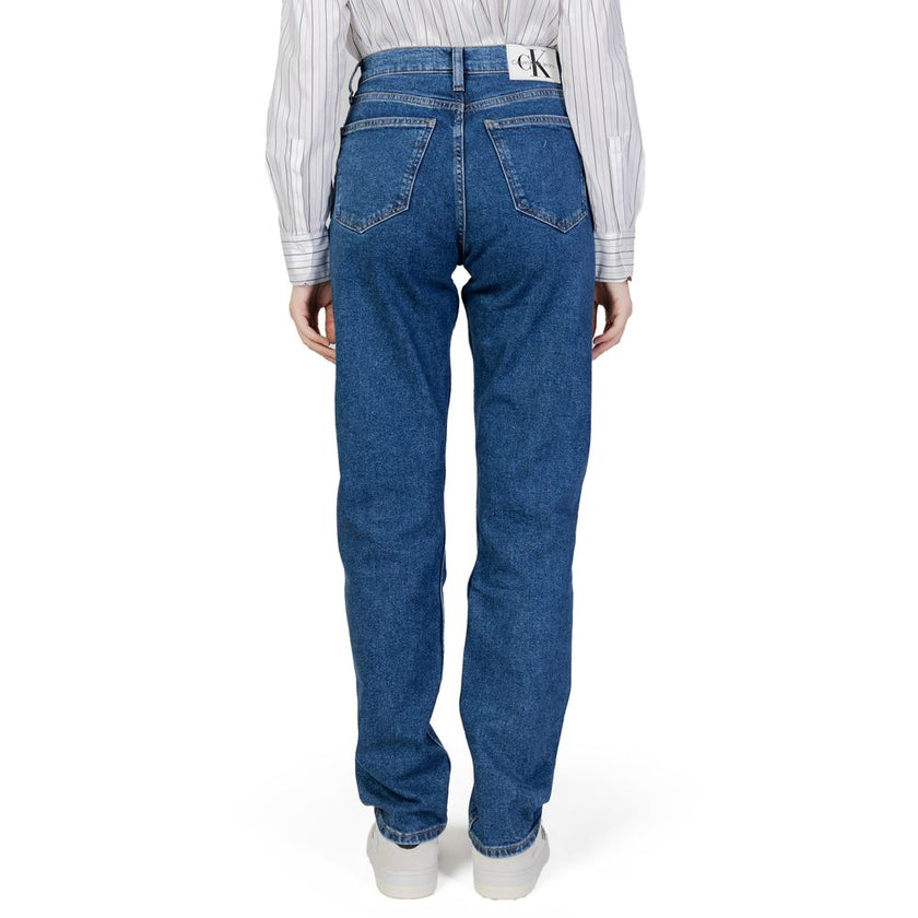 Blue Cotton Slim Fit JeanThe Calvin Klein Jeans AUTHENTIC STRAI J20J221831 women’s slim jeans are a must-have for any modern wardrobe. Made from a blend of 94% cotton and 6% elastane/lycra, these jeans provide a comfortable, close-fitting silhouette that