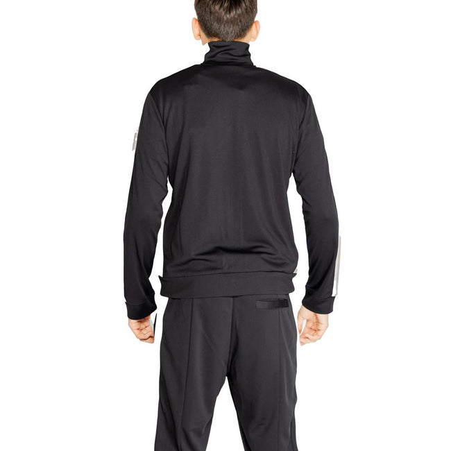 Black Recycled Polyester SweatshirtDiscover the Calvin Klein Sport PW – FULL ZIP hoodie for men, an essential piece for your sports wardrobe. Made from 100% recycled polyester, this hoodie symbolizes sustainability and comfort. The full zip design allows