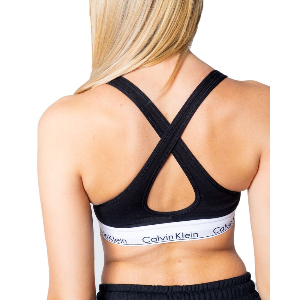 Black Polyester BraDiscover the Lift bralette by Calvin Klein Underwear, an essential piece for your intimate wardrobe. Made from 100% polyester, this bra is designed to provide comfort and support throughout the day. Its bralette shape is perfect for a c