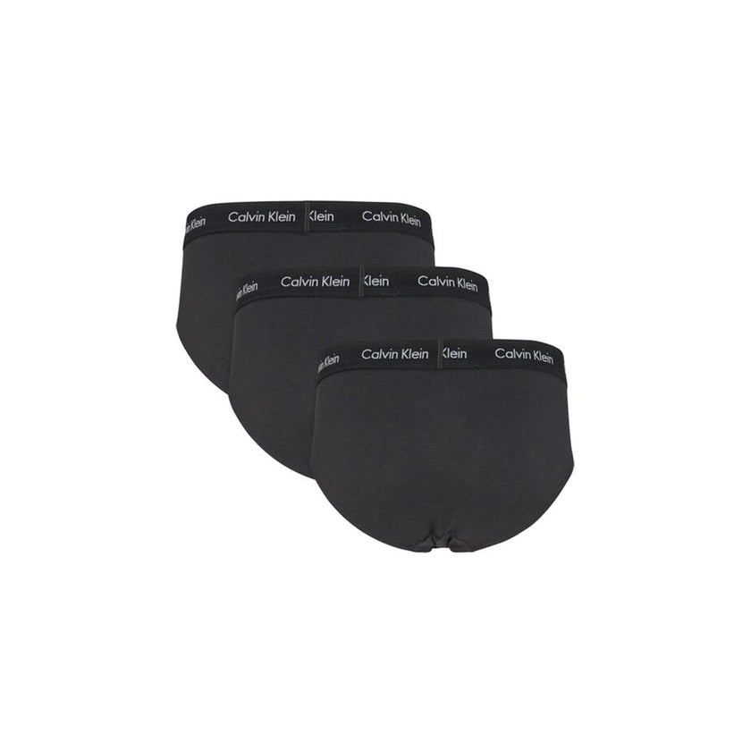 Black Elastane BriefsDiscover the comfort and quality of the Calvin Klein Underwear 3P HIP BRIEF U2661G men’s briefs. Made from a composition of 95% cotton and 5% elastane, these briefs provide a perfect fit and excellent elasticity, ensuring freedom of m