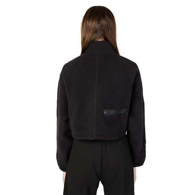 Black Polyester SweatshirtDiscover the Calvin Klein Sport HYBRID – Sherpa Pull women’s pullover, an essential piece for your sporty and casual wardrobe. Made from 100% polyester PES, this pullover offers exceptional comfort thanks to its soft and warm mat