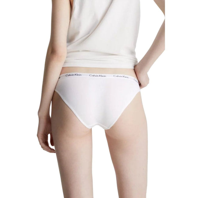 White Cotton PantieDiscover timeless comfort and style with the Calvin Klein Underwear Women’s 3PACK BIKINI 000QD3588E. Made from high-quality materials, featuring 90% cotton and 10% elastane/lycra, these pieces provide a perfect fit and a soft feel again