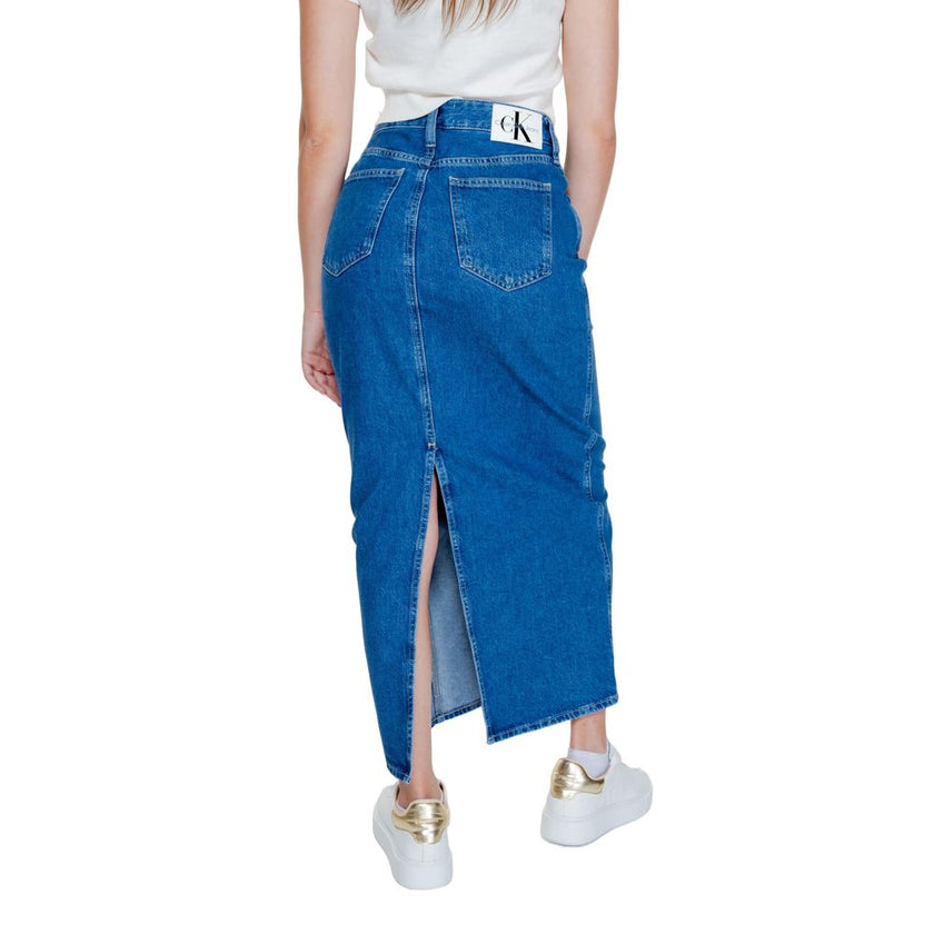 Blue Cotton Long SkirtThe Calvin Klein Jeans POCKET MAXI J20J223680 women’s long skirt is a must-have for those seeking a contemporary and versatile look. Crafted from denim with 80% cotton and 20% recycled cotton, this skirt combines sustainability with