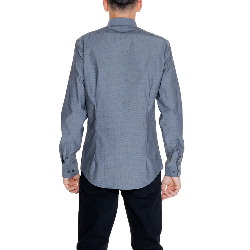 Black Cotton ShirtThe Calvin Klein DOBBY NON IRON K10K113165 men’s long-sleeve shirt combines elegance and practicality in a modern, refined garment. Made from 96% cotton and 4% elastane/lycra, this shirt provides a comfortable fit with slight stretch tha