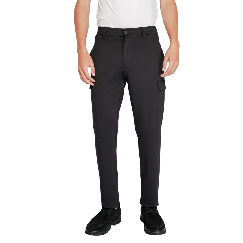 Black Recycled Polyester Joggers (Workout Pants)Discover the Calvin Klein Comfort Knit Tapered sports pants for men, model K10K113487, crafted from an innovative blend of sustainable materials. With 75% recycled polyester and 22% sustainable viscose, thes