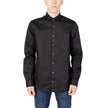 Black Cotton ShirtThe Calvin Klein TWILL 2 COLOR PRINT K10K112104 men’s shirt embodies contemporary style and sophistication. Crafted from high-quality twill fabric, this long-sleeved shirt ensures a comfortable fit thanks to its blend of cotton (96%) and