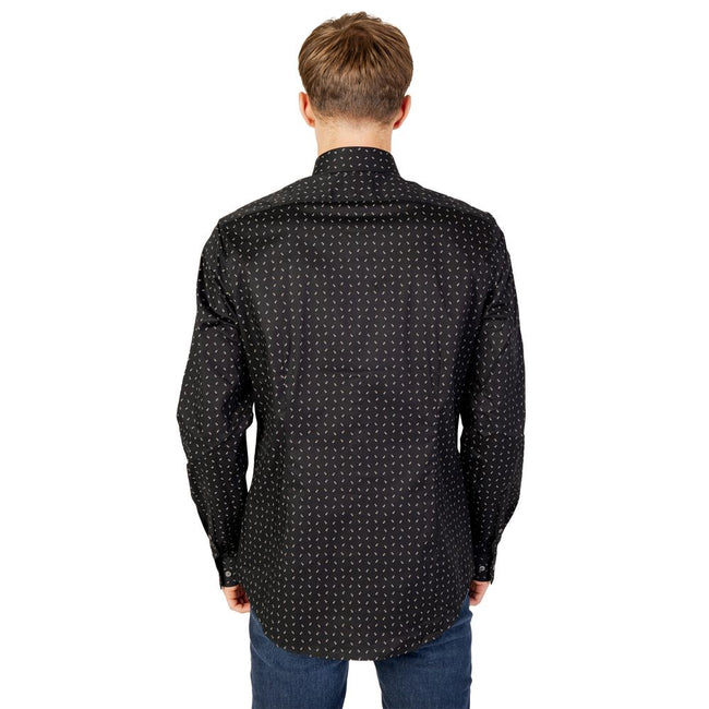 Black Cotton ShirtThe Calvin Klein TWILL 2 COLOR PRINT K10K112104 men’s shirt embodies contemporary style and sophistication. Crafted from high-quality twill fabric, this long-sleeved shirt ensures a comfortable fit thanks to its blend of cotton (96%) and