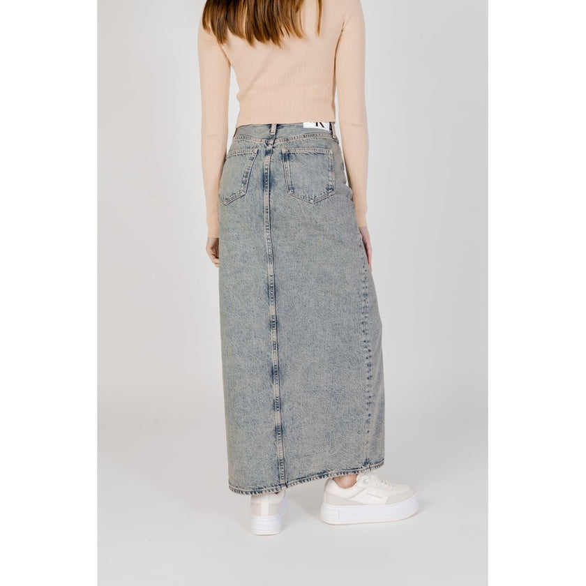 Blue Cotton SkirtThe Calvin Klein Jeans FRONT SPLIT MAXI J20J222869 skirt is a trendy piece that blends contemporary style with comfort. Crafted from 100% Better Cotton Initiative sustainable cotton, this maxi skirt features a straight cut and ankle-lengt
