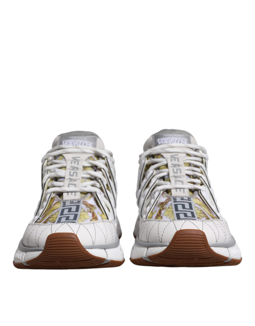 White Trigreca Barocco Print Low Top Sneakers ShoesVERSACE Gorgeous brand new with tags, 100% Authentic VERSACE Barocco Trigreca sneakers. Harnessing their signature aesthetic, these timeless shoes feature a distinctive three-dimensional Greca pattern. Mo